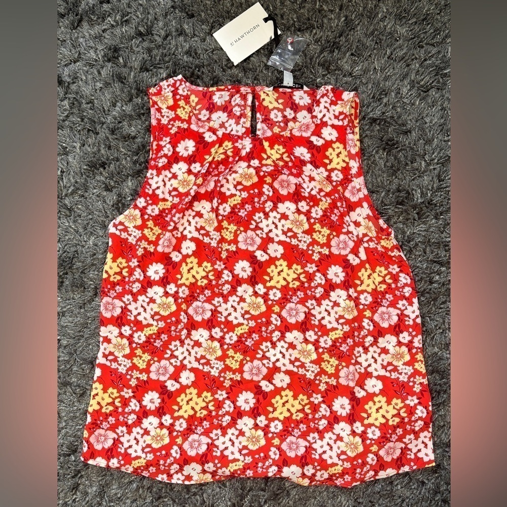 41 HawthornWomen V-Neck Sleeveless Floral Top, Red size medium - Picture 3 of 8